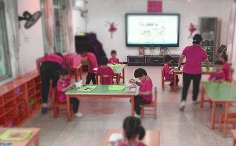 幼儿园《小雨点》课件