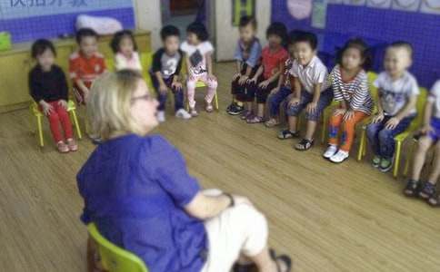 幼儿园小班科学公开课教案《送图形回家》含反思